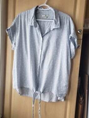 JACHS Girlfriend Linen Blend Light Blue Dot Button-Front Tie-Hem Shirt